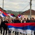 Srbi iz Gornjeg Kusca u Novom Brdu sa trobojkama na glasanje