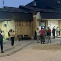 12 Osoba u teškom stanju! Potresne scene ispred bolnice u Sremskoj Mitrovici: Pristižu članovi porodice i kolege (foto, video)…