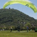 Vetar pokvario planove: Paraglajderista Ivan Pavlov nadmudrio vršačku košavu i osvojio prvo mesto