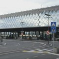 Zapalio se automobil na Aerodromu Nikola Tesla (VIDEO)