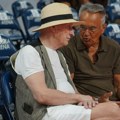 Iznenađenje u prvim redovima! Slavni srpski pisac došao da gleda Jokića i Srbiju protiv Francuske