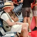 Изненађење у првим редовима! Славни српски писац дошао да гледа Јокића и Србију против Француске