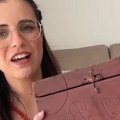 (Video) Neverovatno porodično blago: Sofija pronašla dedin kofer iz 1946, a ono što je bilo unutra šokiralo je celu porodicu!…