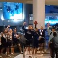 Ludnica na Filipinima: Pogledajte kako su navijači dočekali Orlove ispred hotela i kako su im oni odgovorili