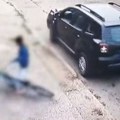 (Uznemirujući sadržaj) kamera zabeležila kobni trenutak: Policajac pregazio dete, mališanu nije bilo spasa (video)