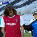 Drama u Humskoj - fudbaleru se borili za život: Pao posle udarca, pomogao mu igrač Partizana!