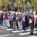 Terorizam se ne toleriše: Pogledajte kako policija na zapadu tretira one koji blokiraju puteve (video)