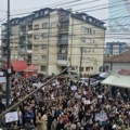 Studenti i građani ispred niškog SNS-a: “Vi ste korov pravne države”