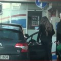 Pevačica uhvaćena pijana za volanom Naterala policajaca da uradi alko test umesto nje!