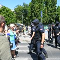 „Imate dva minuta da se sklonite“: Ultimatum maskiranih policajaca građanima Zemuna u blokadi FOTO