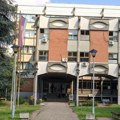 Skup podrške privedenom maturantu ispred Trećeg osnovnog javnog tužilaštva
