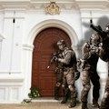 Kakav fijasko! Specijalci tokom simulacije hapšenja upali u pogrešnu zgradu loš „scenario” isprepadao i đake i profesore…
