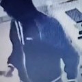Novi jeziv snimak pljačke još jedne apoteke u Beogradu: Izvadio ogroman mesarski nož, evo šta se dogodilo