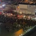 Masovni protesti u Iranu: Oboren spomenik u Teheranu, skinuta zastava Islamske Republike (video)