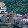 Iskušenik iz Srbije u kritičnom stanju: Iskočio iz vozila Hitne pomoći tokom transporta sa Svete Gore