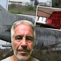 Овако изгледа "лолита експрес" Узео камеру и снимио злогласни авион Џефрија Епстајна: Спаваћа соба нетакнута!