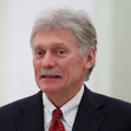 Peskov: Ostavka Starmera važan signal drugim ratnim huškačima u Evropi