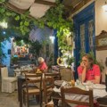 Hrvatski turista otišao u Grčku, kad mu je u restoranu stigao račun - nije mogao da veruje: "Kod nas sve ovo ne može da košta…