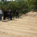 Iako saobraćaja nema, na izlazu iz Šumarka dogodio se udes: Sudarili se policijsko i vozilo Srbijašuma u Deliblatskoj peščari…