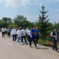 Radnici Doma zdravlja iz Donje Gušterice peške idu ka Gračanici: Idu na mirni miting podrške Srbima sa severu