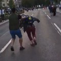 Novi snimak! Amerikac vređao Srbe u centru grada (video)