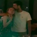 Novak zagrlio Jelenu i ne pušta: Đokovići posebno vole jednu pesmu (video)