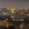Napadnuta američka ambasada: Odjekuju eksplozije, pvo obara projektile, oglasile se sirene za vazdušnu opasnost (video)