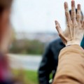 Tukao suprugu dok je ruku nije slomio: Jezivo porodično nasilje u Podujevu