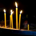Velike zadušnice - veruje se da zapaljena sveća osvetljava put umrlima