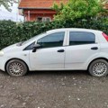 Izvršitelj prodao dva automobila NTV-a zbog duga prema REM-u