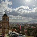 U Kosovskoj Mitrovici fotografisali srpsku decu i delili im tzv. kosovske zastave