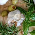 Jeli ste beli luk? Ne brinite, ovo voće će eliminisati neprijatan zadah brže nego što mislite