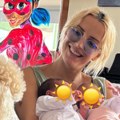 Milena Vučić izašla iz porodilišta: Porodila se u četvrtoj deceniji, sada podelila neodoljivu fotografiju sa bliznakinjama…
