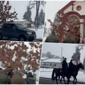 Badnjak doneli žandarmi na konjima Badnje jutro u Crkvi Svetog arhangela Mihaila u Centru za obuku MUP Republike Srpske (foto…