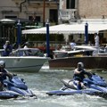 Tri osobe poginule kada je minivan sleteo u kanal kod Venecije