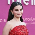 Selena Gomez otkrila da joj je vejpovanje promenilo glas