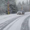 Ovde u Srbiji već su potrebne zimske gume! Kolovozi pod snegom, negde čak ima i leda, temperatura u minusu
