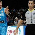 (VIDEO) Luka Dončić zaradio isključenje zbog prigovora, a potom gestikulacijama optužio čelnike FIBA da su primili mito