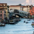 U Veneciji staklo prodaje jednodnevne ulaznice za turiste