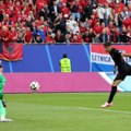 Livaković sprečio da bude 2:0 za Albaniju, Hrvatska deluje nemoćno, duva promaja u odbrani