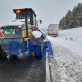 Putari sa teškom mehanizacijom satima su na terenu, noćas čistili put do manastira Vujan: Svi putevi na teritoriji Čačka…