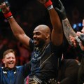 Ufc-ov šampion u ulozi specijalca: Džons iznenadio navijače novim "poslom"