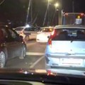 Lančani sudar na Mostu slobode u Novom Sadu: Stvaraju se gužve ka centru grada (video)