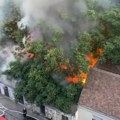 Veliki požar na Vračaru: Kuća i dvorište buknuli u plamenu: Vatrogasci se bore sa vatrom (video)