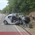 Dve devojke iz Lazarevca krenule na more, pa nastradale kod bileće: Automobilom zakačile bankinu, prešle u levu traku i…