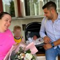 "Prisustvovao sam porođaju, muškarci budite hrabri": Glumac dobio ćerku, podelio fotografiju iz sale: "Žena pretrpi ogromne…