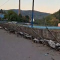 Pala ograda kod bazena u Grdelici