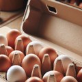 Zašto jaja u nekim prodavnicama nisu u rashladnim vitrinama? Evo šta bi kupci trebalo da znaju
