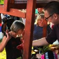 Baka oduševila Srbiju, odbila da se rukuje sa Vučićem (VIDEO)