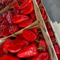 Ајвар ће сачекати захлађење: Ево колико тренутно коштају паприка и парадајз на пијацама у Србији
